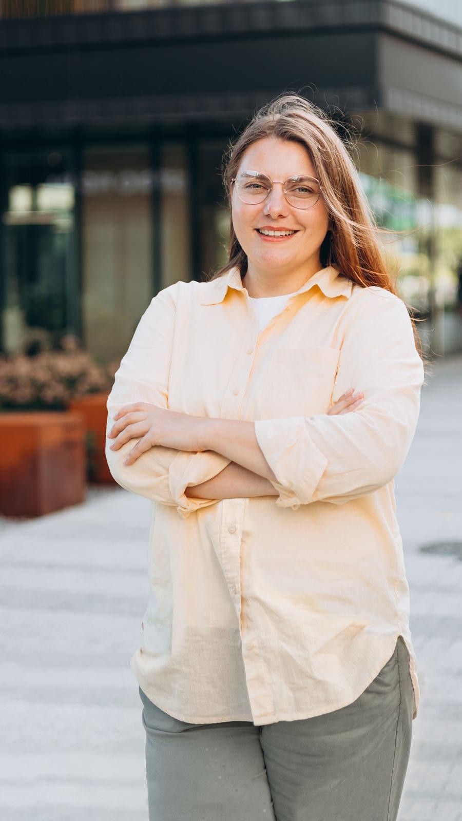 Lady in front of a business