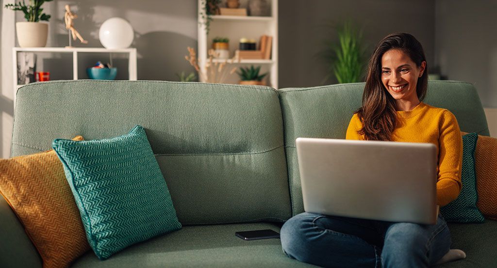Lady on laptop